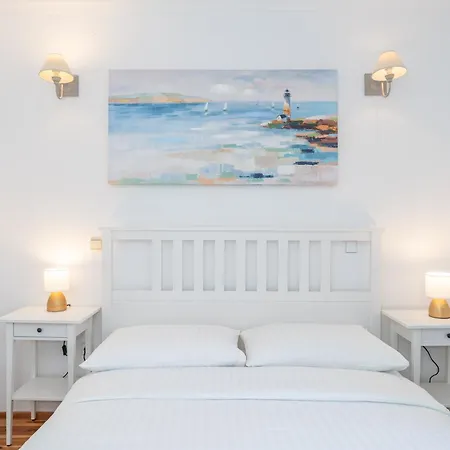 Kenova Old Town Apartment *