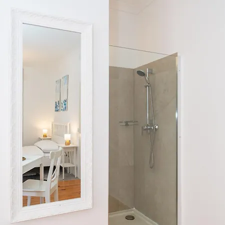 Kenova Old Town Apartment *