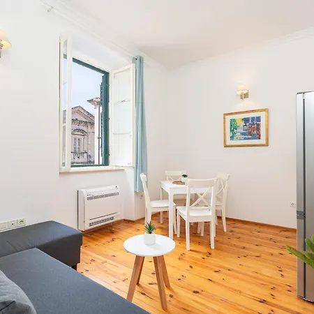 Kenova Old Town Apartment