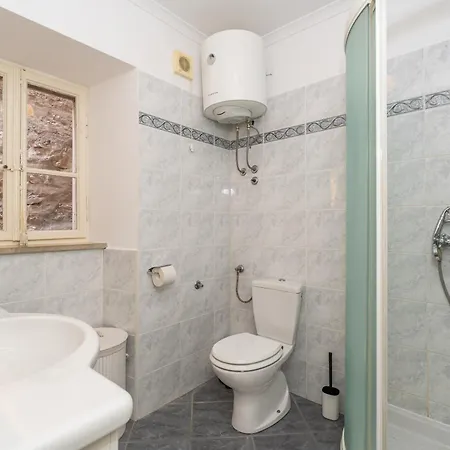 Kenova Old Town Apartment