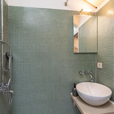 Kenova Old Town Apartment *