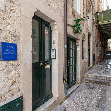 Kenova Old Town Apartment *