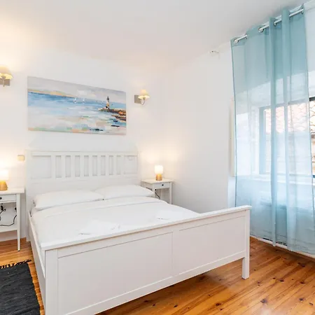 Kenova Old Town Апартаменты *